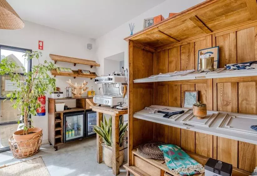 Retkeilymaja Selina Boavista Ericeira