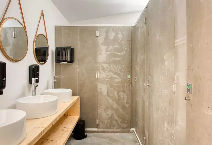 Retkeilymaja Selina Boavista Ericeira