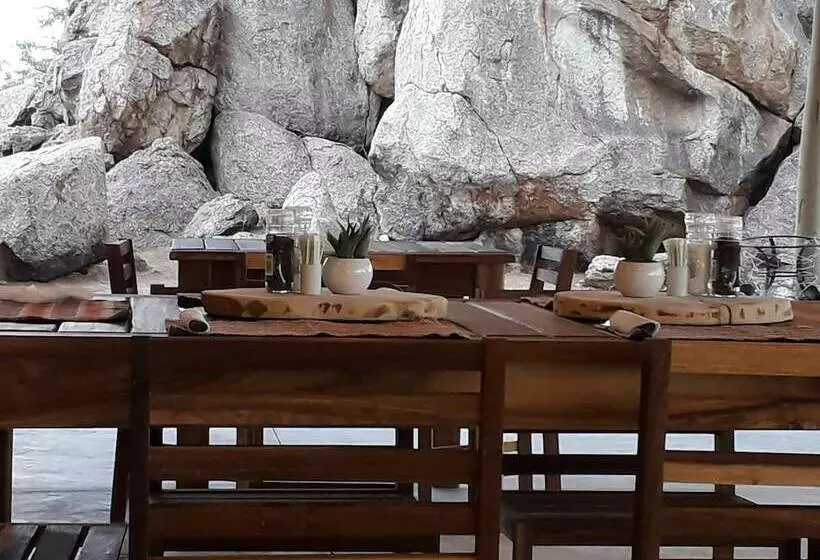 هتل Blue Bushman Luxury Tented Lodge