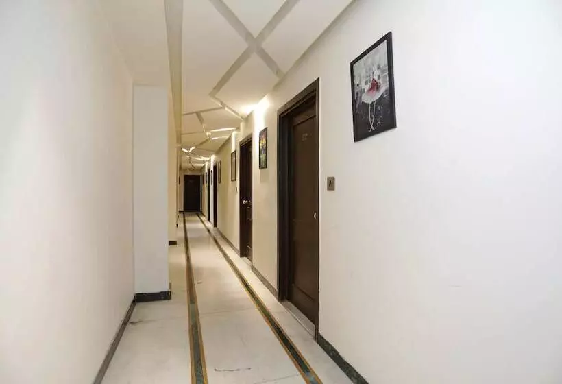 Hotel Capital O 14451 The Residency