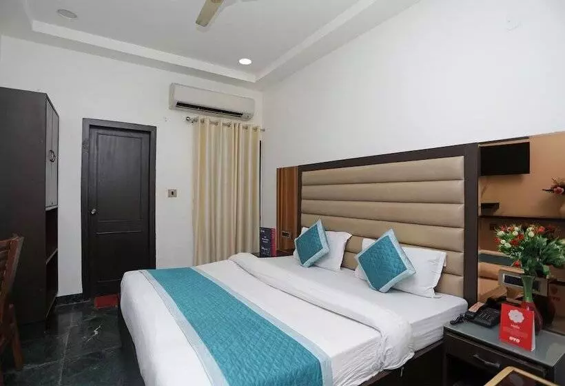 Hotel Capital O 14451 The Residency
