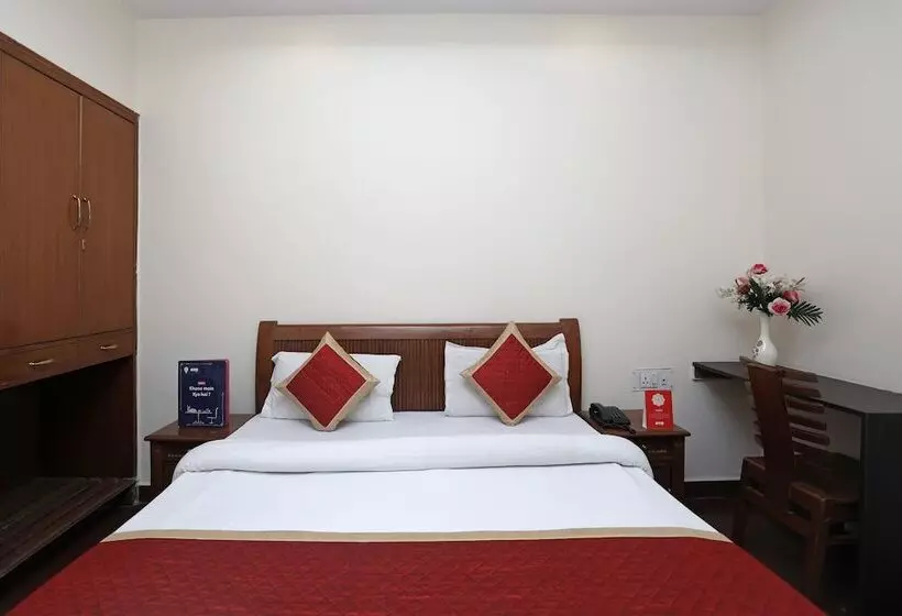 Hotel Capital O 14451 The Residency