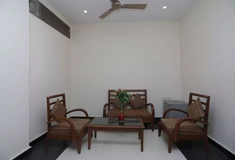 Hotel Capital O 14451 The Residency