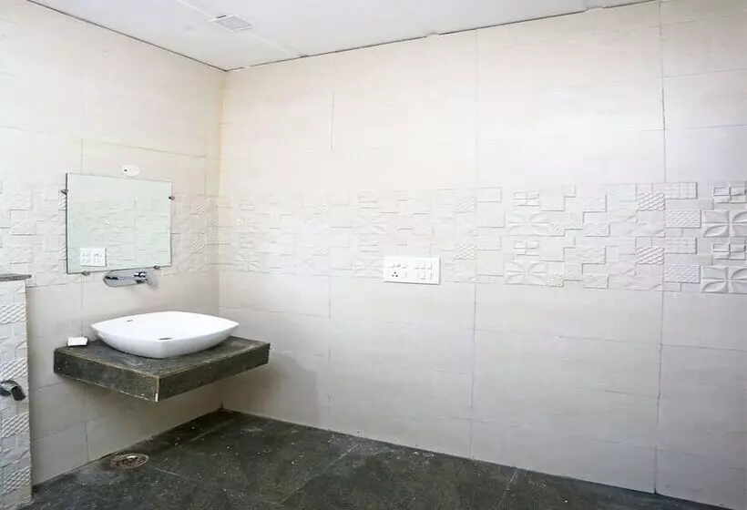 هتل Central Grand By Oyo Rooms