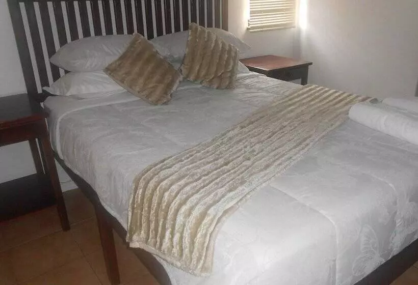 هتل Natal Mahogany