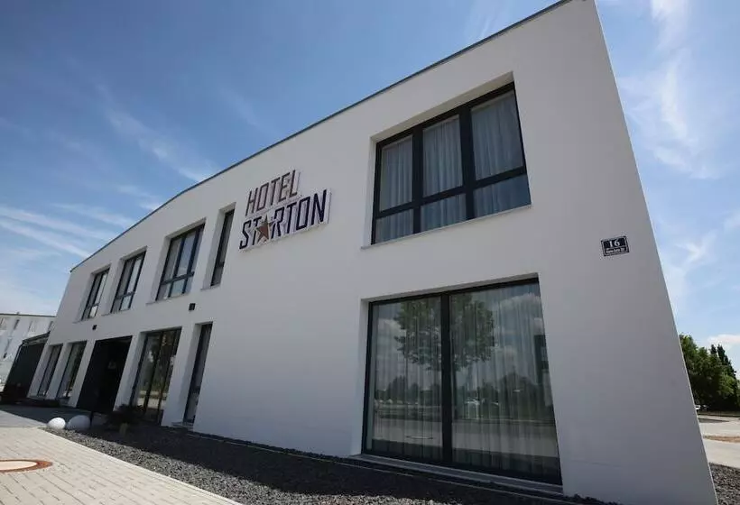 Hotelli Starton Am Ingolstadt Village