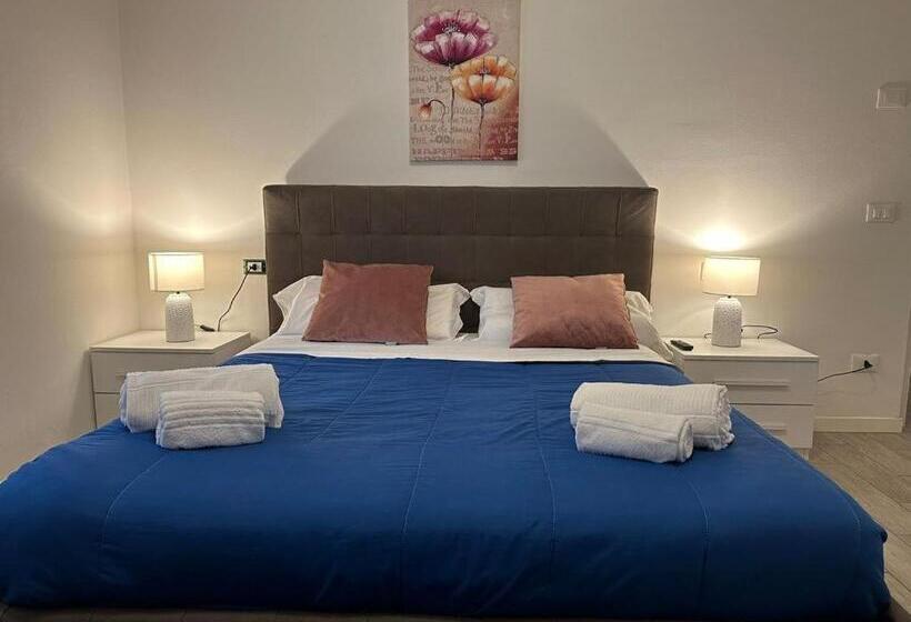 Marconi Rooms And Apartments