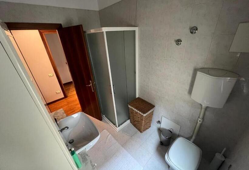 Marconi Rooms And Apartments