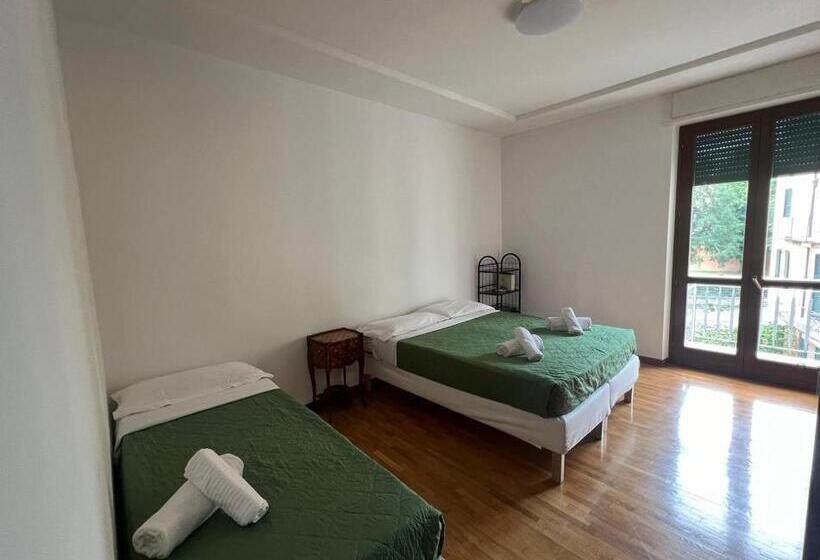 Marconi Rooms And Apartments