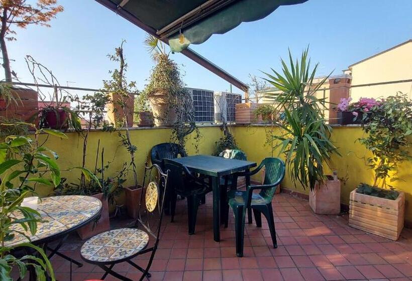 Marconi Rooms And Apartments