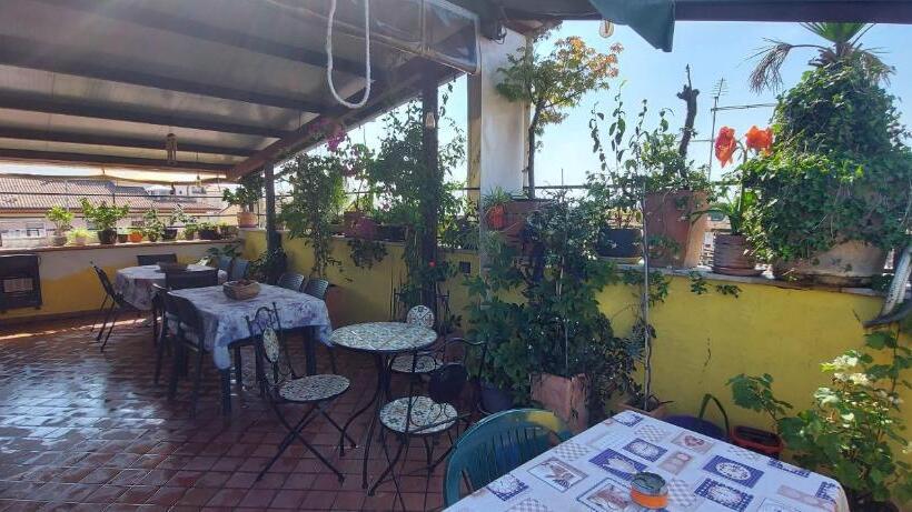 Marconi Rooms And Apartments