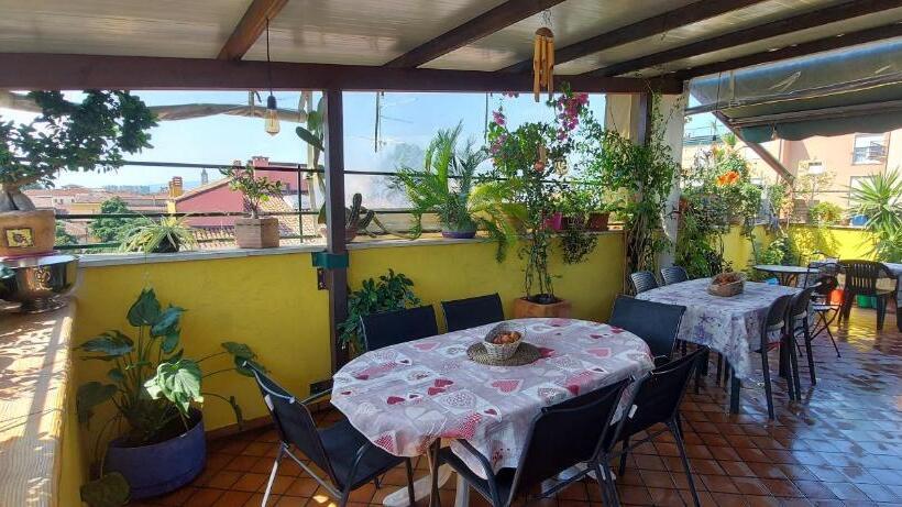 Marconi Rooms And Apartments