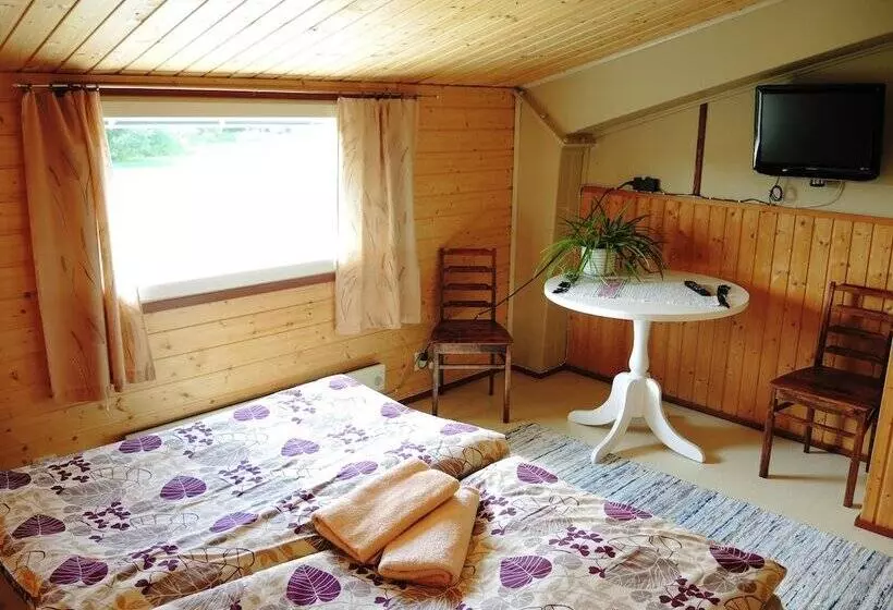 Tuukkalan Tila B&b