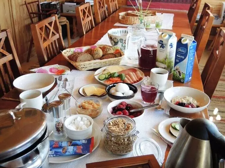 Tuukkalan Tila B&b