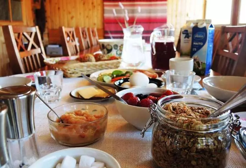 Tuukkalan Tila B&b