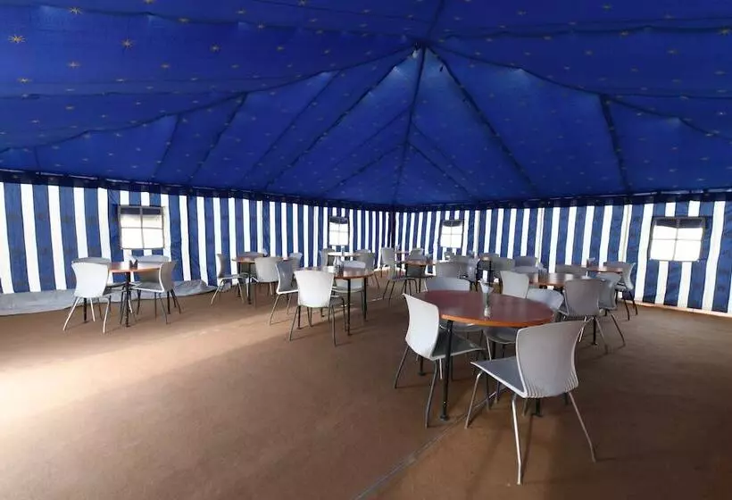 Hotelli Collection O 24960 Amigo Camps