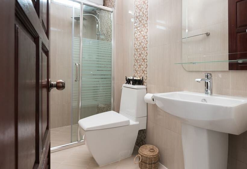 هتل Manorom Chateau