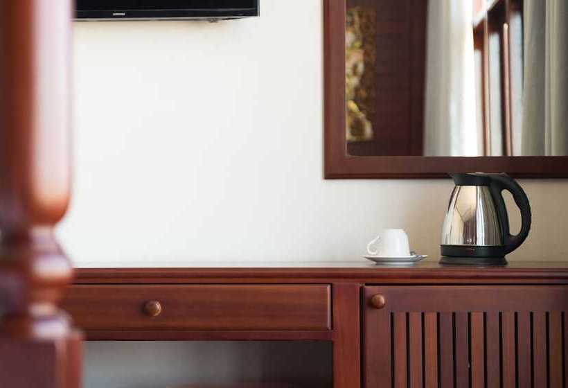 هتل Manorom Chateau