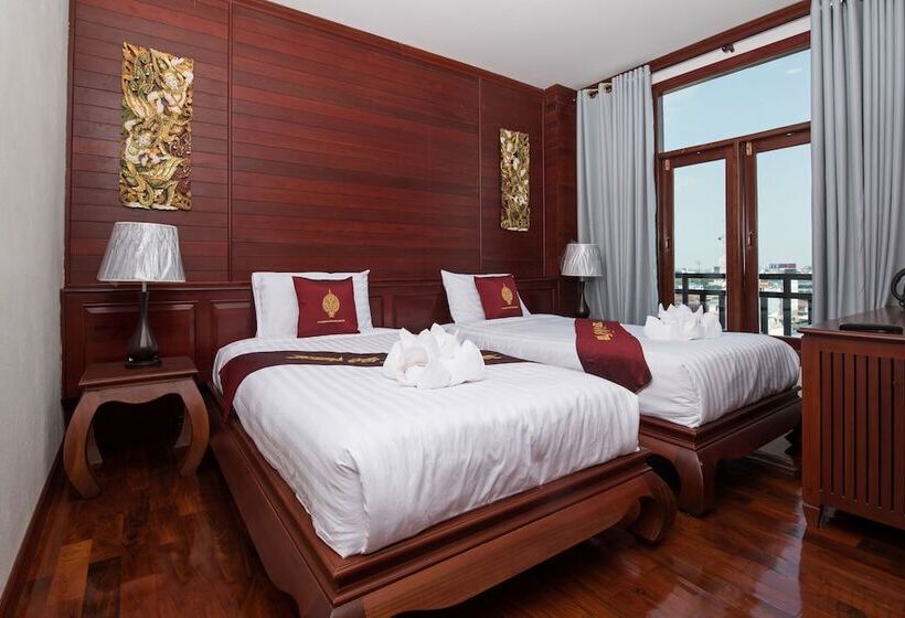 هتل Manorom Chateau