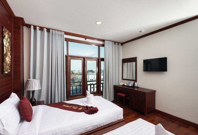 هتل Manorom Chateau