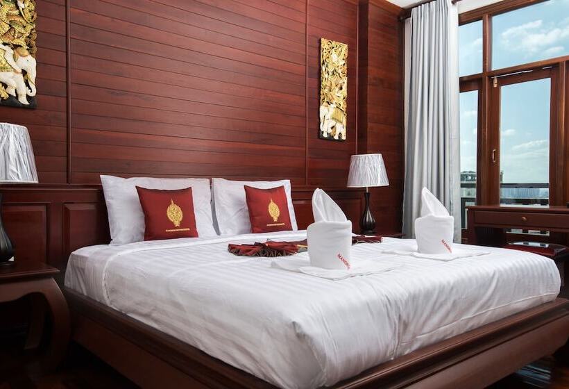 هتل Manorom Chateau