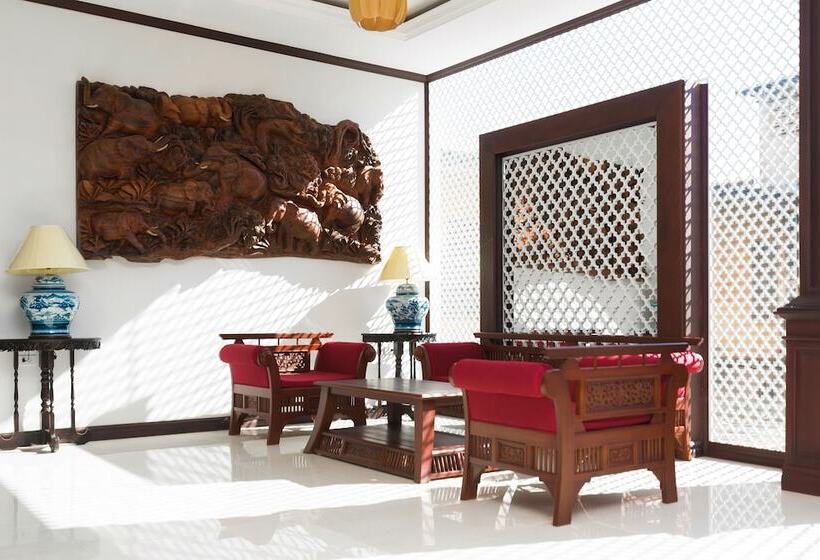 هتل Manorom Chateau