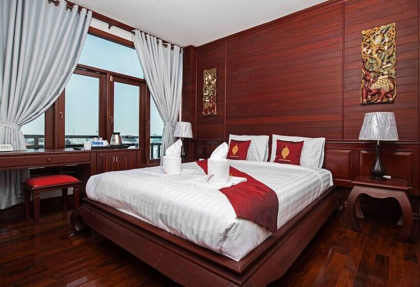 هتل Manorom Chateau