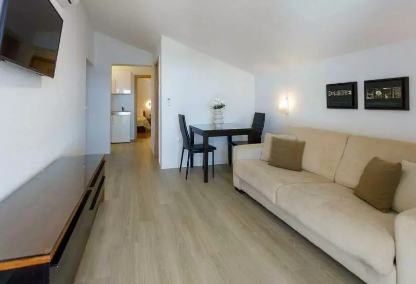 Apartments Beach Side Brela