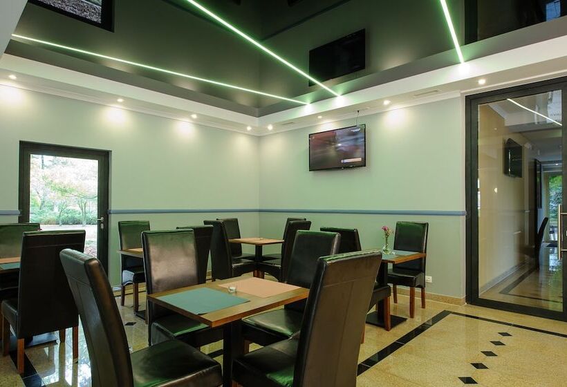 هتل Akacja Medical Resort