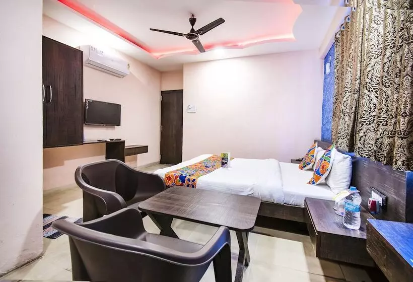 هتل Fabexpress Vijay Nagar Extention