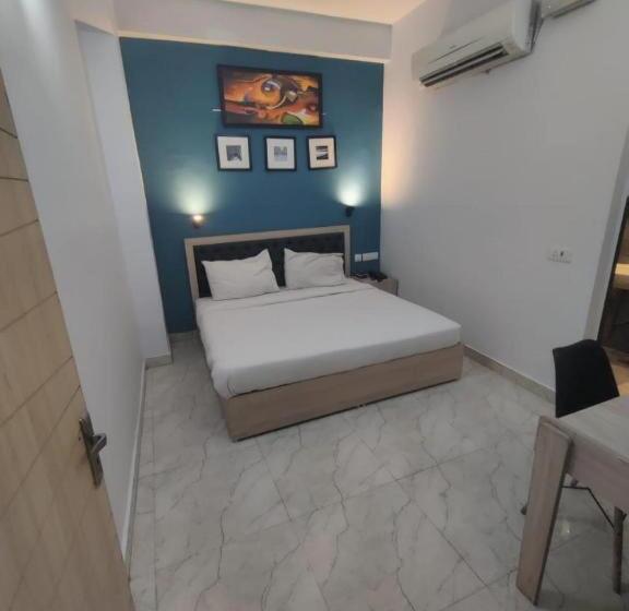 פנסיון Kastle Guest House