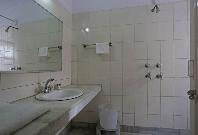 פנסיון Kastle Guest House