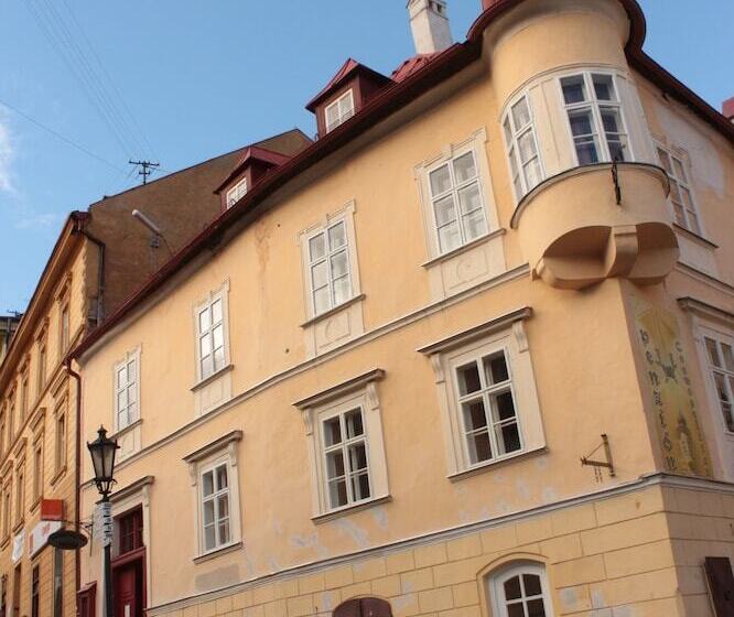 פנסיון Penzion Cosmopolitan Ii