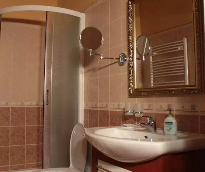 Majatalo Penzion Cosmopolitan Ii