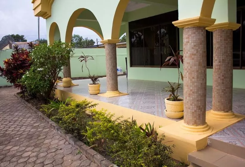 Aamiaismajoitus (B&B) Jayliz Lodge Tema