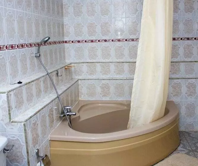 Aamiaismajoitus (B&B) Jayliz Lodge Tema