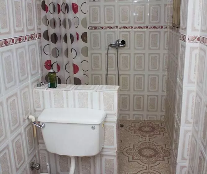 Aamiaismajoitus (B&B) Jayliz Lodge Tema