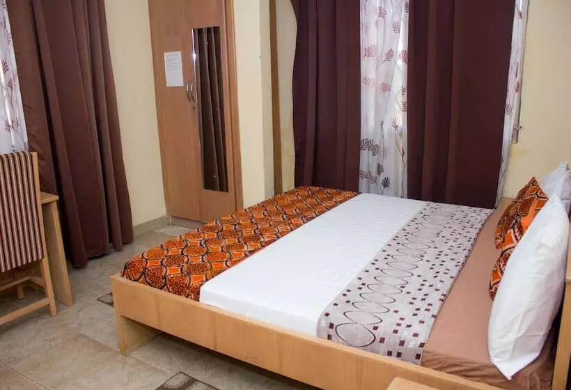 Aamiaismajoitus (B&B) Jayliz Lodge Tema