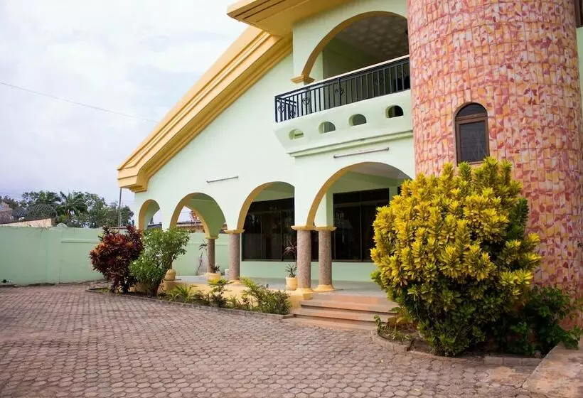 Aamiaismajoitus (B&B) Jayliz Lodge Tema