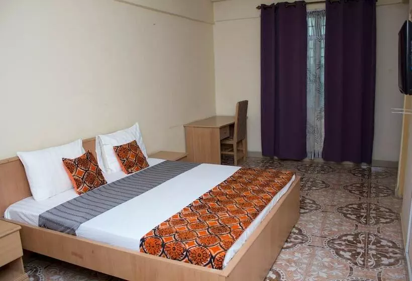 Aamiaismajoitus (B&B) Jayliz Lodge Tema