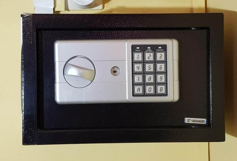 בית מלון כפרי Salama Hôtel Majunga