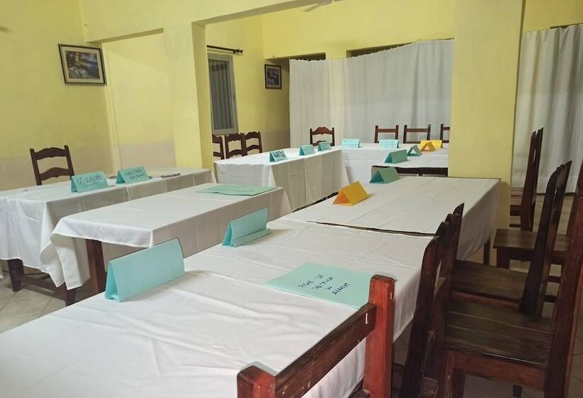 בית מלון כפרי Salama Hôtel Majunga