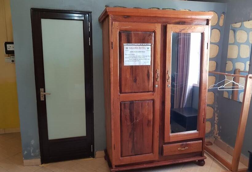 בית מלון כפרי Salama Hôtel Majunga