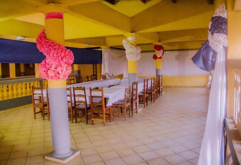 בית מלון כפרי Salama Hôtel Majunga