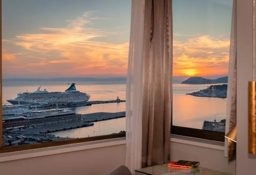 Pensión Royal Suitessky