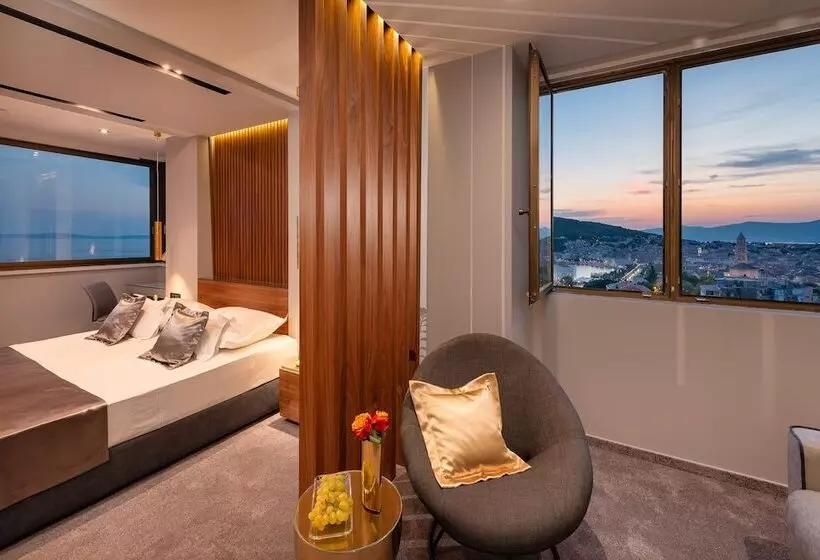 Pensión Royal Suitessky