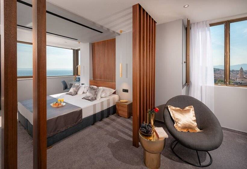 پانسیون Royal Suitessky