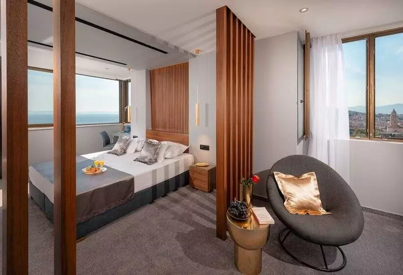 Pensión Royal Suitessky