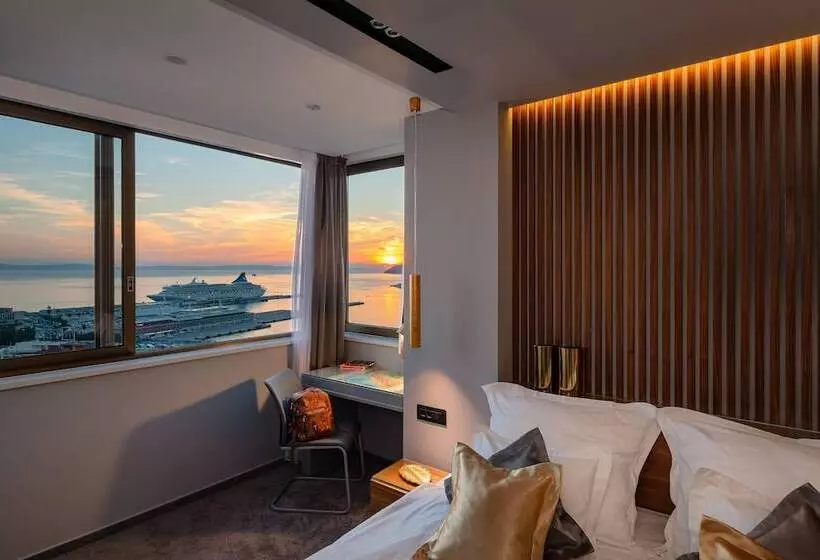 Pensión Royal Suitessky