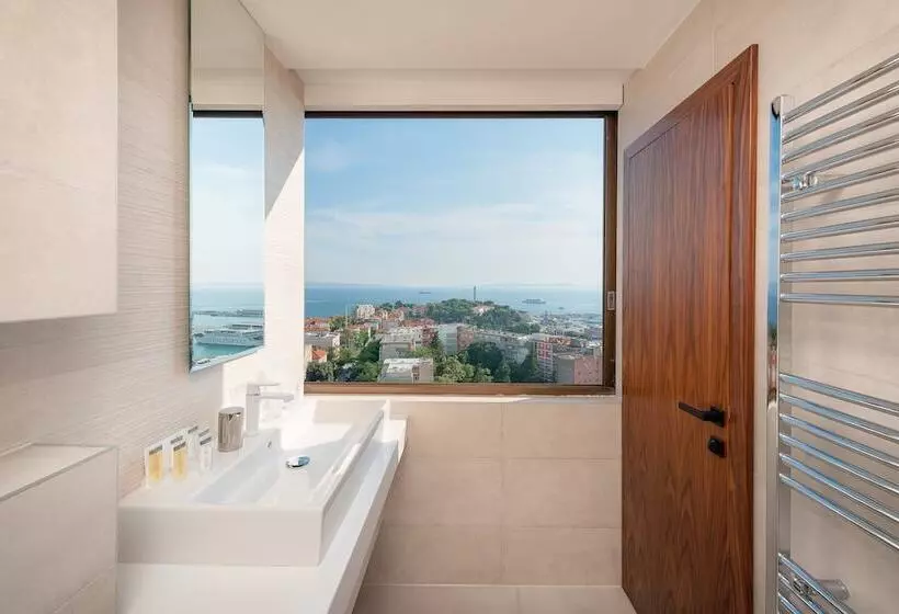 Pensión Royal Suitessky